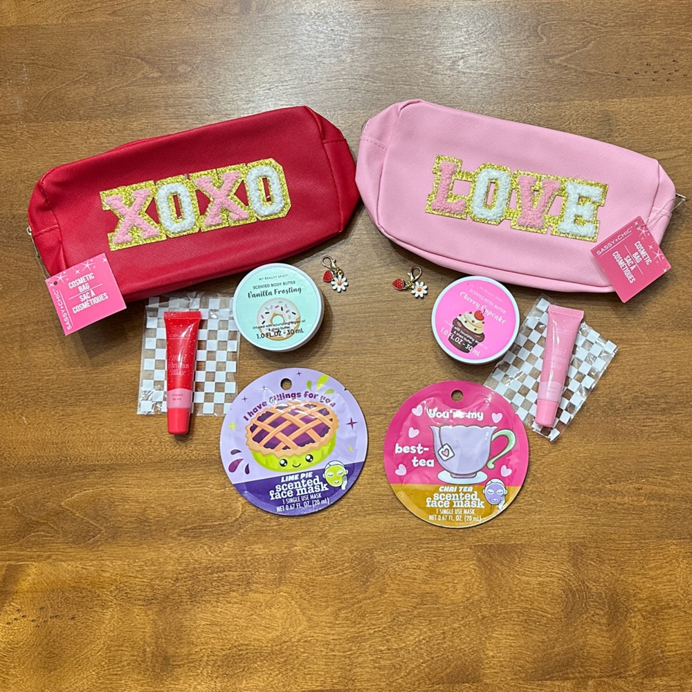 Sassy & Chic Red and Pink Makeup Bag Set or 1 bag with accessories for $15.00
